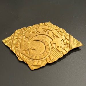 Gold tone Lizard Aztec style brooch JJ 1988